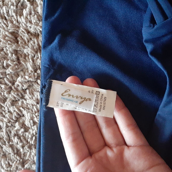 Swimsuit - Picture 4 of 6